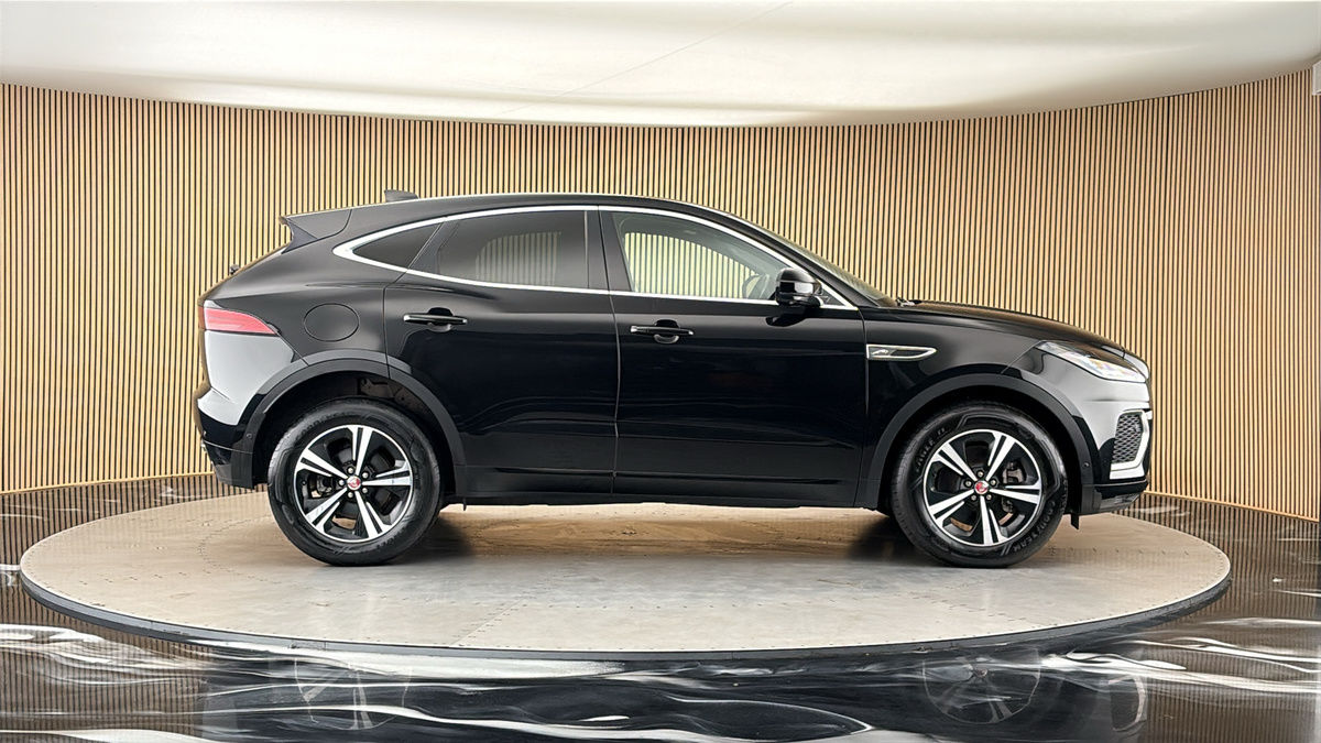 Jaguar E-PACE Image 16