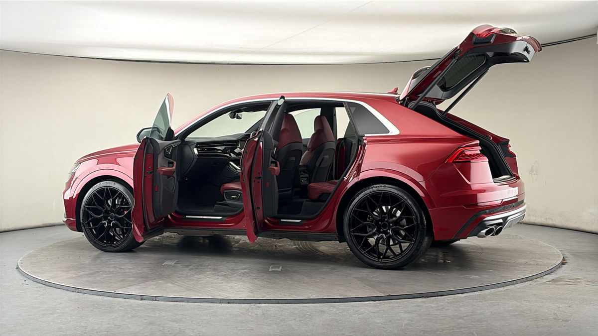 More views of Audi SQ8