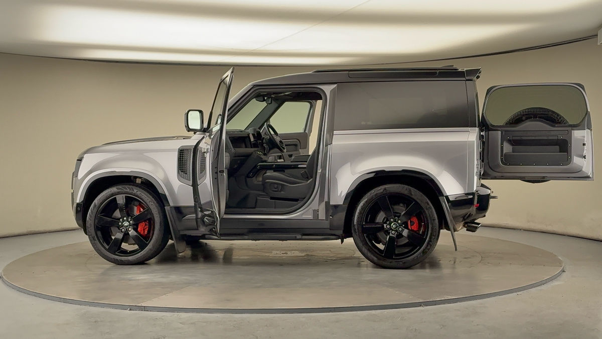 More views of Land Rover Defender 90