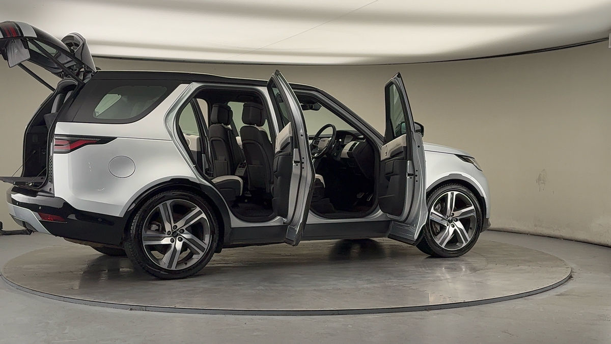 More views of Land Rover Discovery