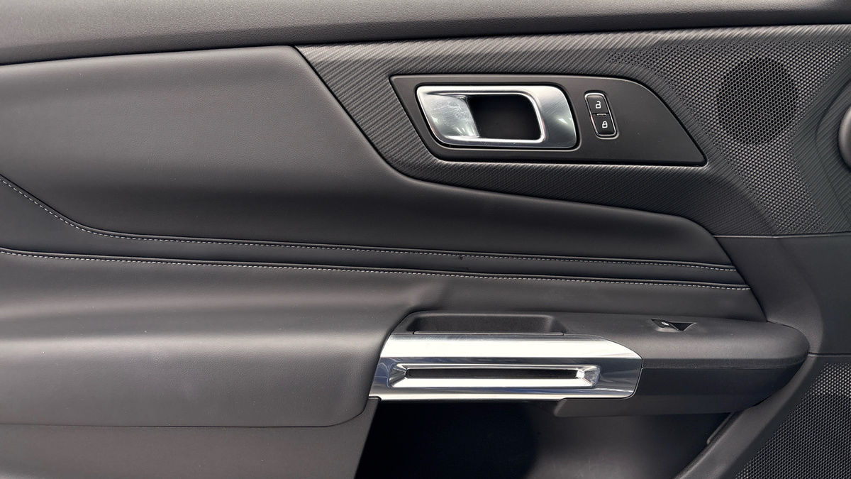 Ford Mustang Image 19