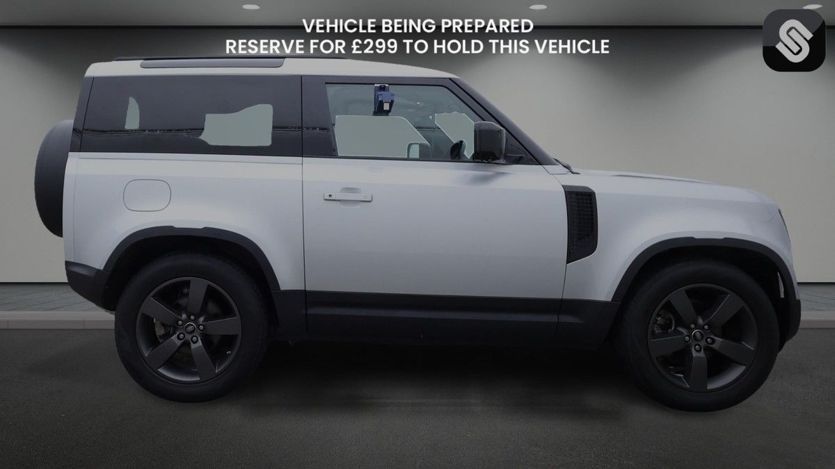 Land Rover Defender 90 Image 5