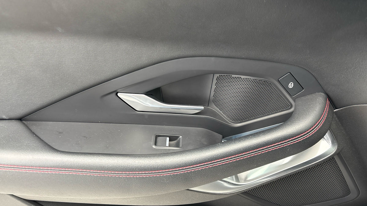 Jaguar E-PACE Image 19