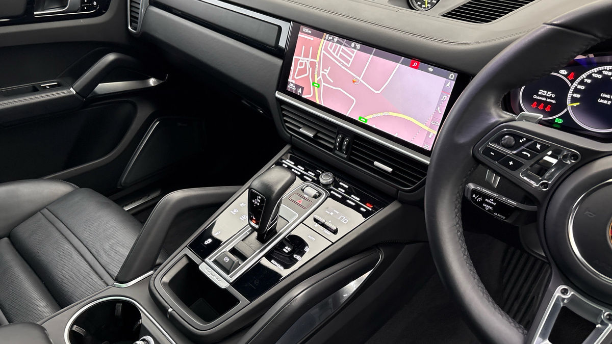 Porsche Cayenne Image 18