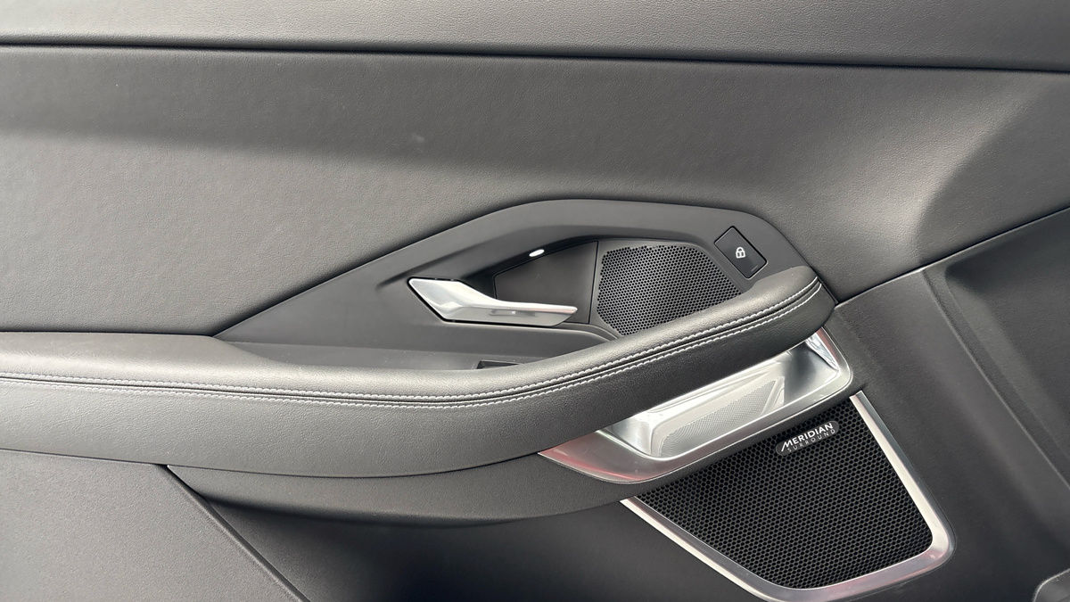 Jaguar E-PACE Image 19