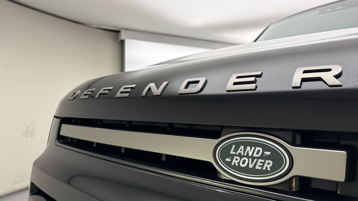 Land Rover Defender 110 Image 24