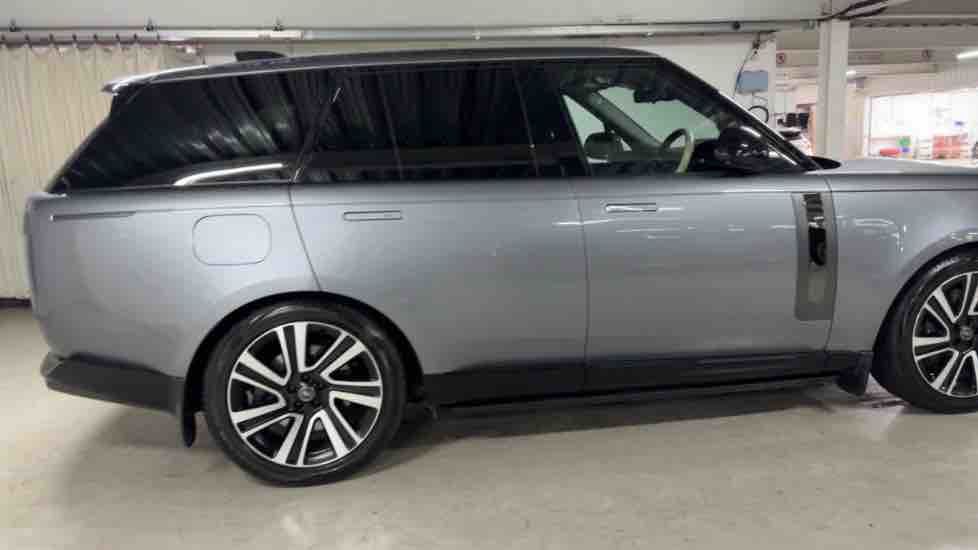 More views of Land Rover Range Rover