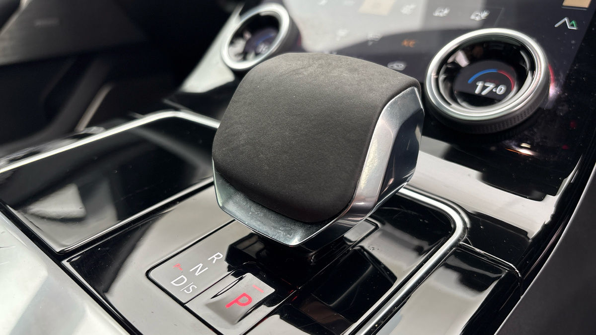 Land Rover Range Rover Velar Image 27