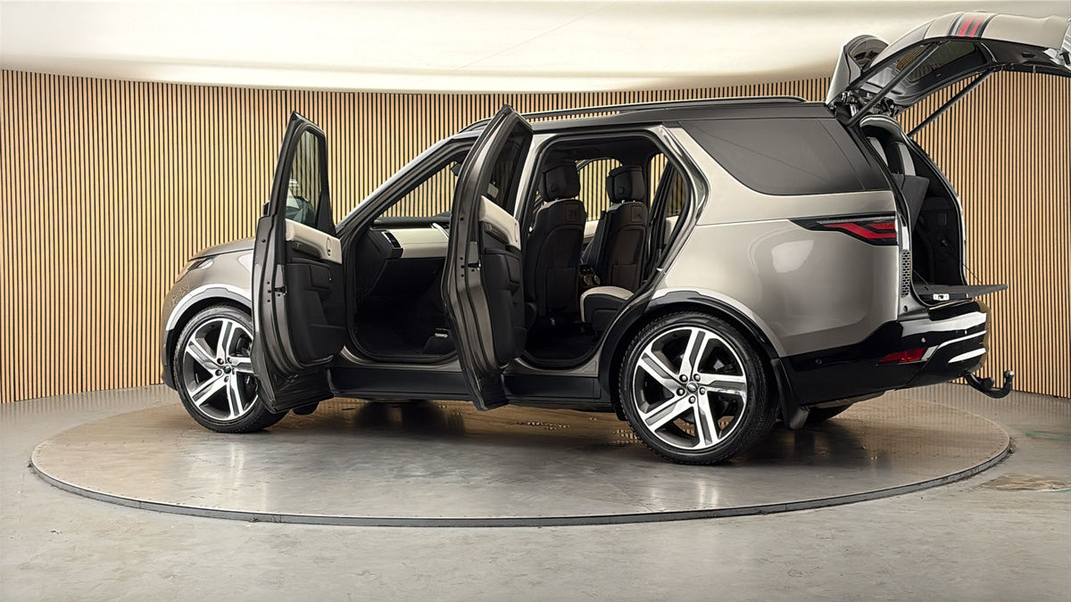 More views of Land Rover Discovery