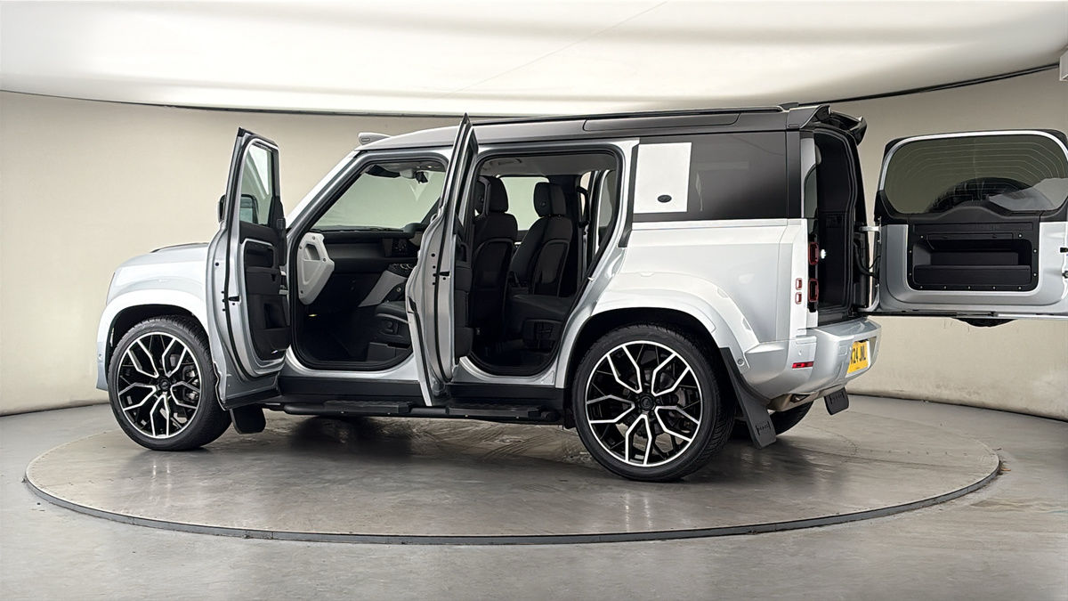 More views of Land Rover Defender 110