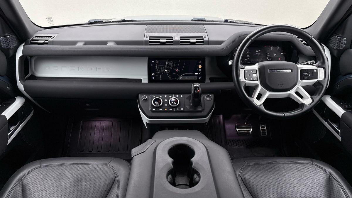 Land Rover Defender 110 Image 12