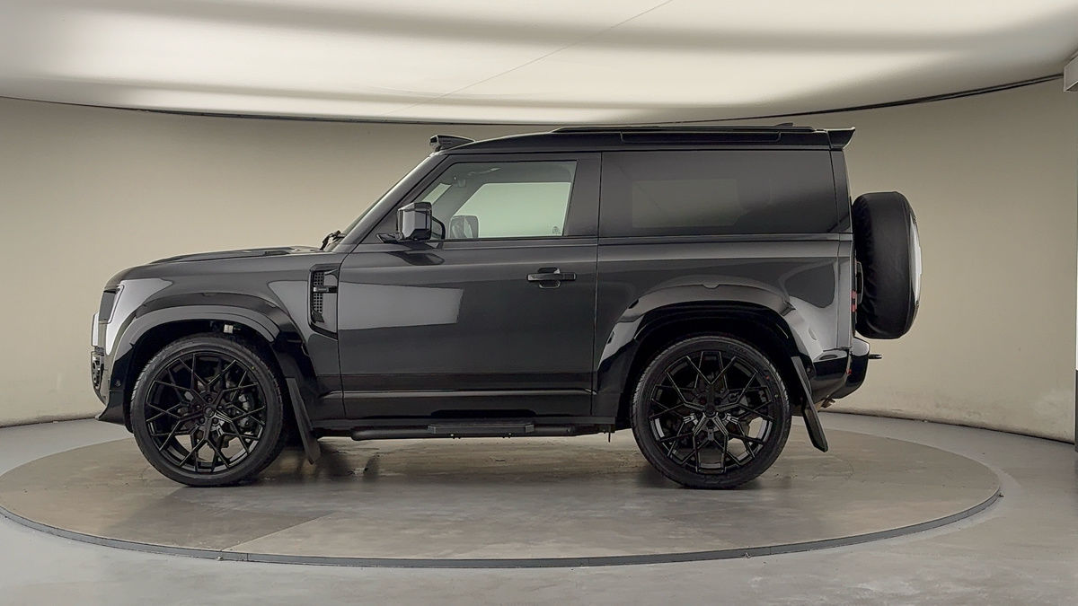 More views of Land Rover Defender 90