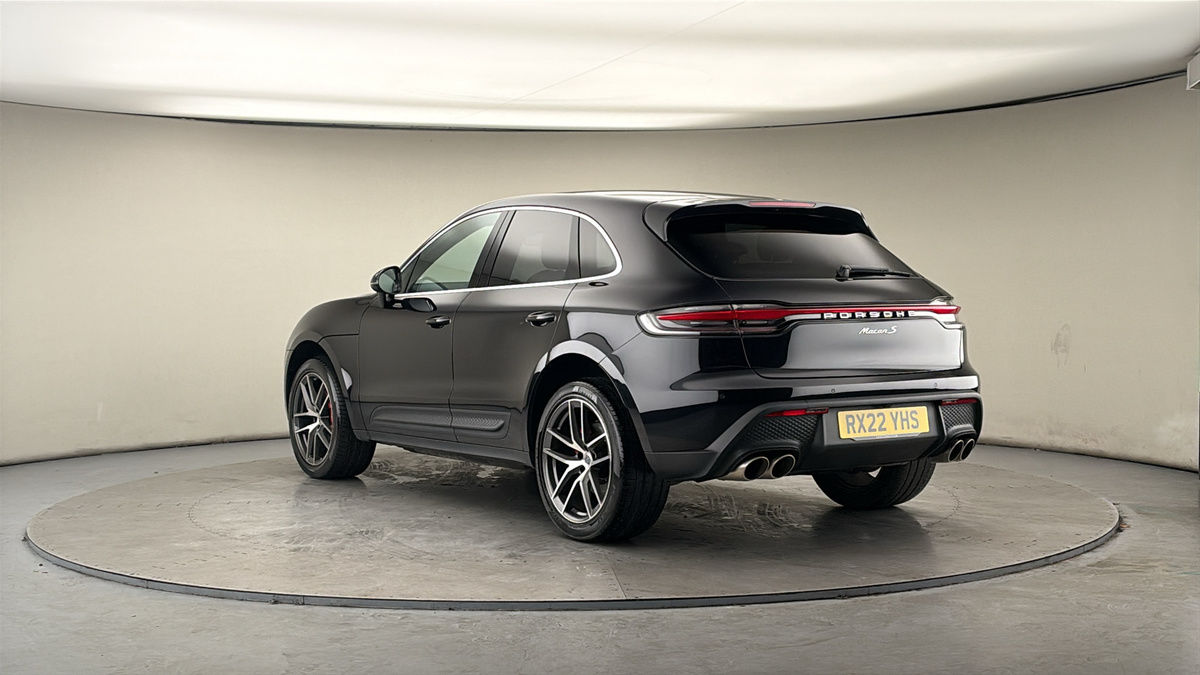 Porsche Macan Image 2