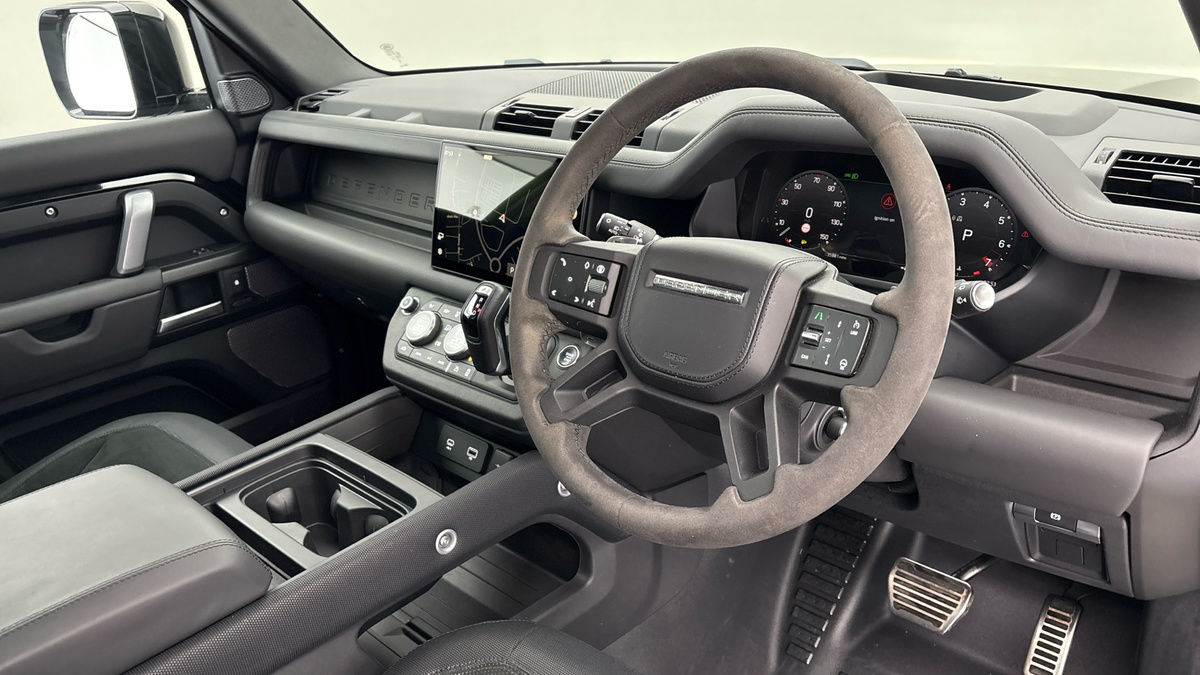 Land Rover Defender 110 Image 5