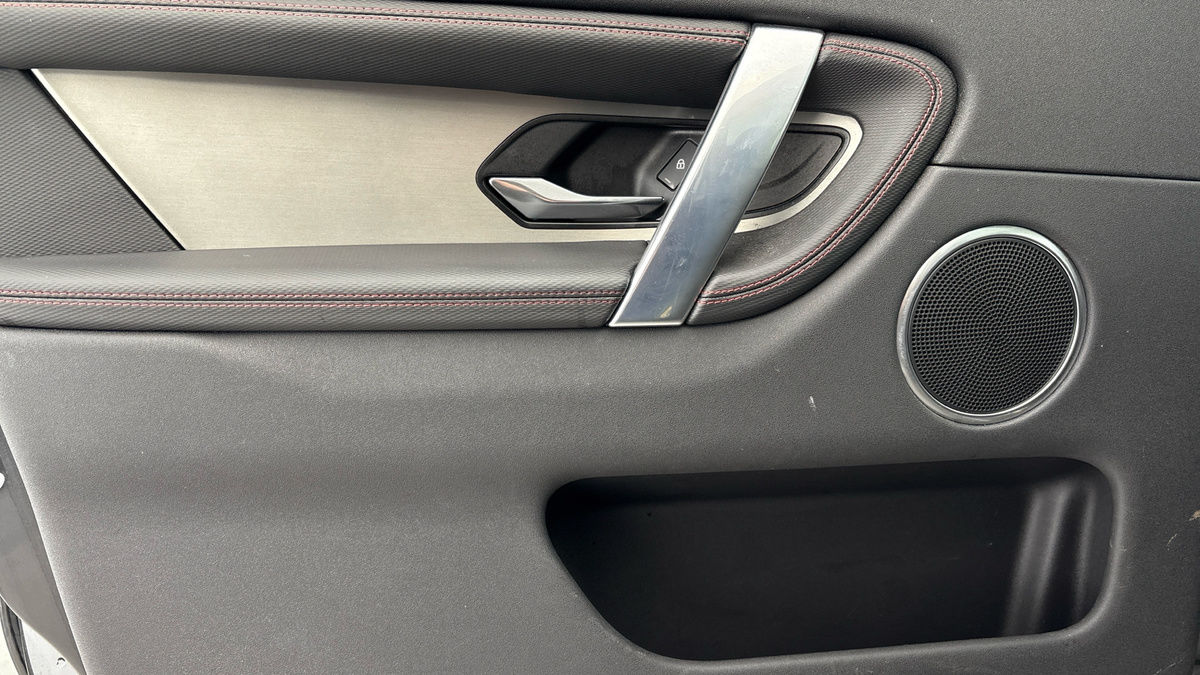 Land Rover Discovery Sport Image 19