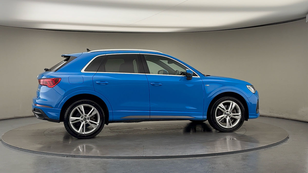 More views of Audi Q3