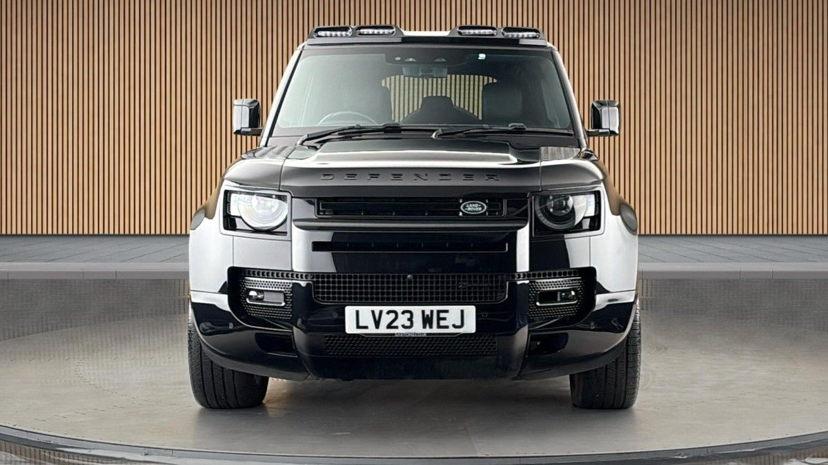 Land Rover Defender 110 Image 3