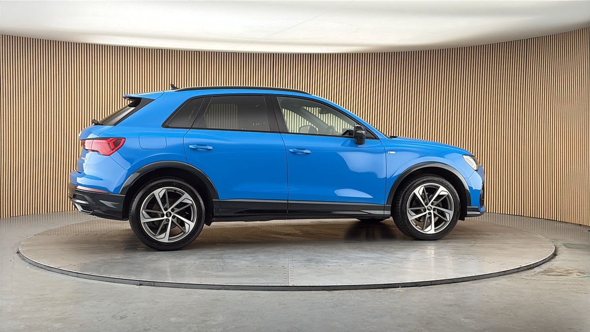 More views of Audi Q3