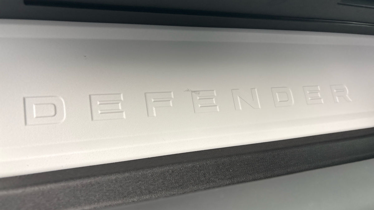 Land Rover Defender 90 Image 36
