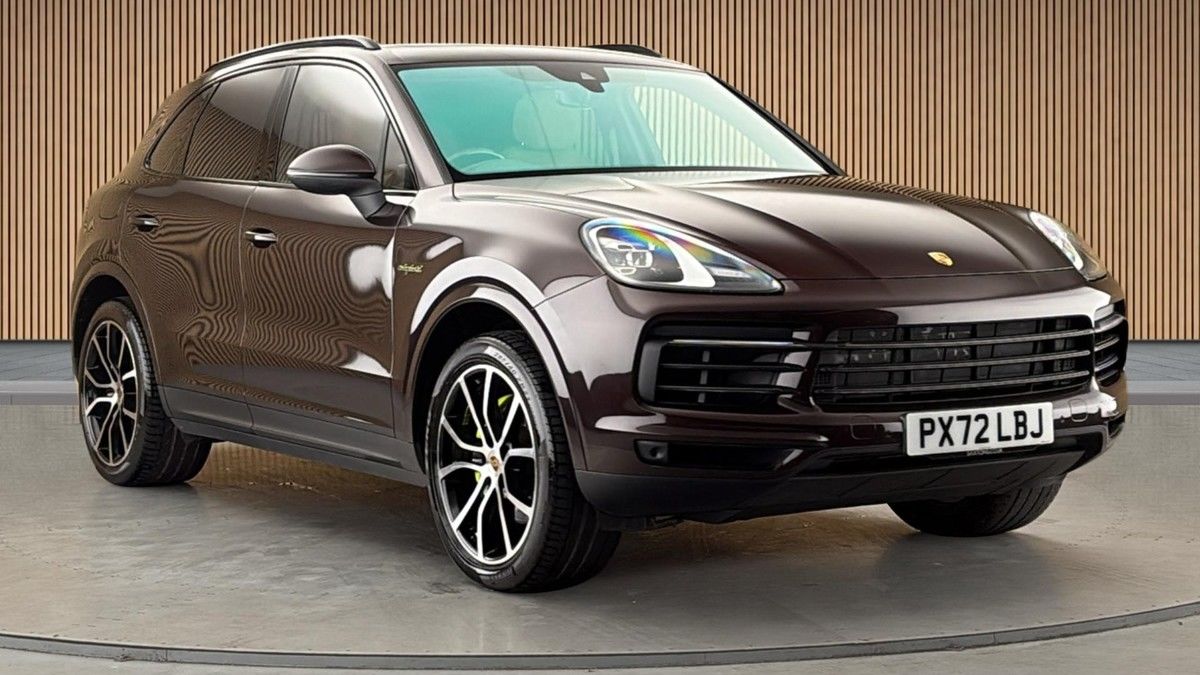 Porsche Cayenne Sticky Header Image