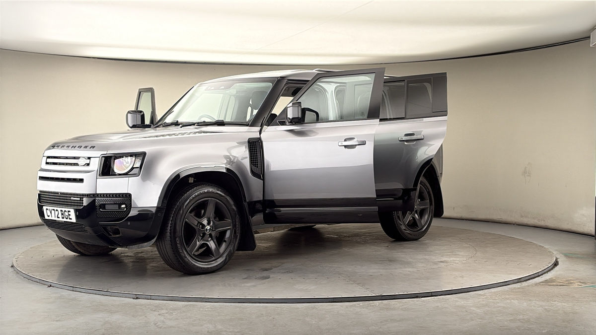 Land Rover Defender 110 Image 22
