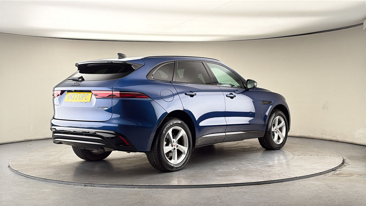 Jaguar F-PACE Image 21