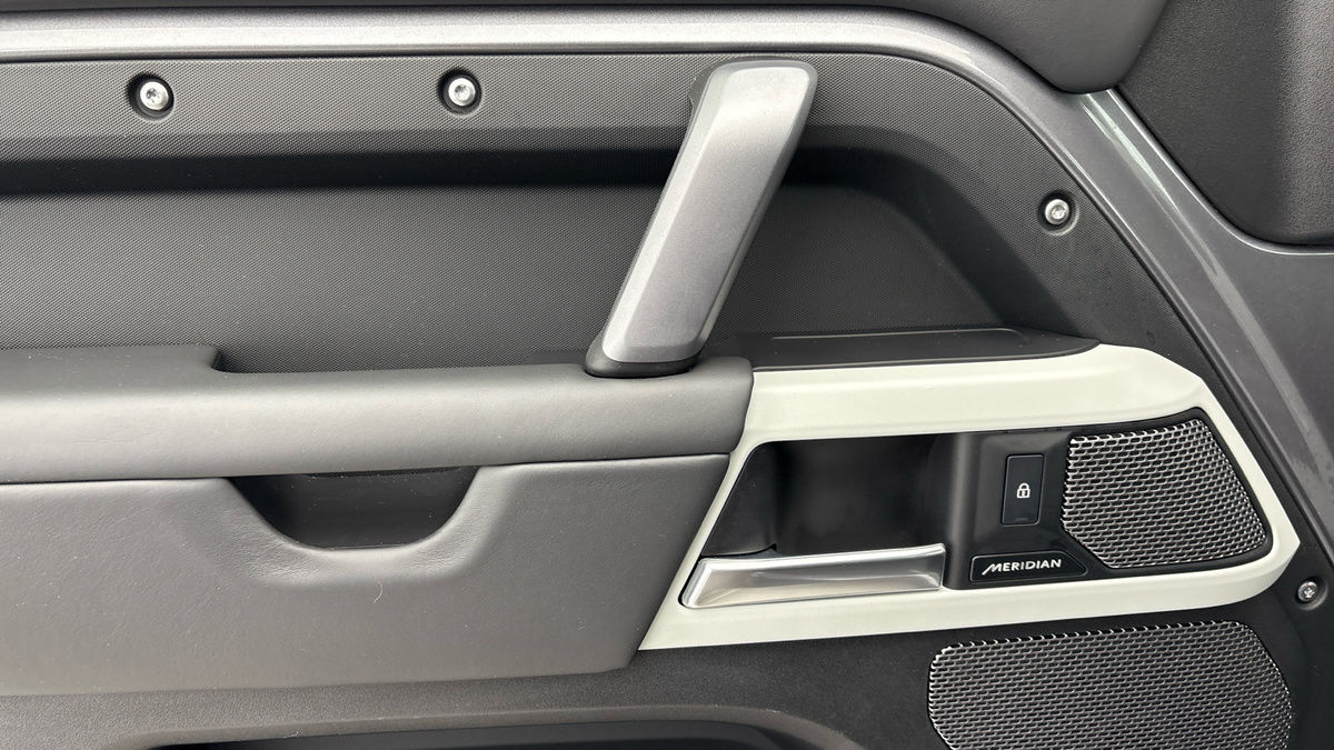 Land Rover Defender 90 Image 19