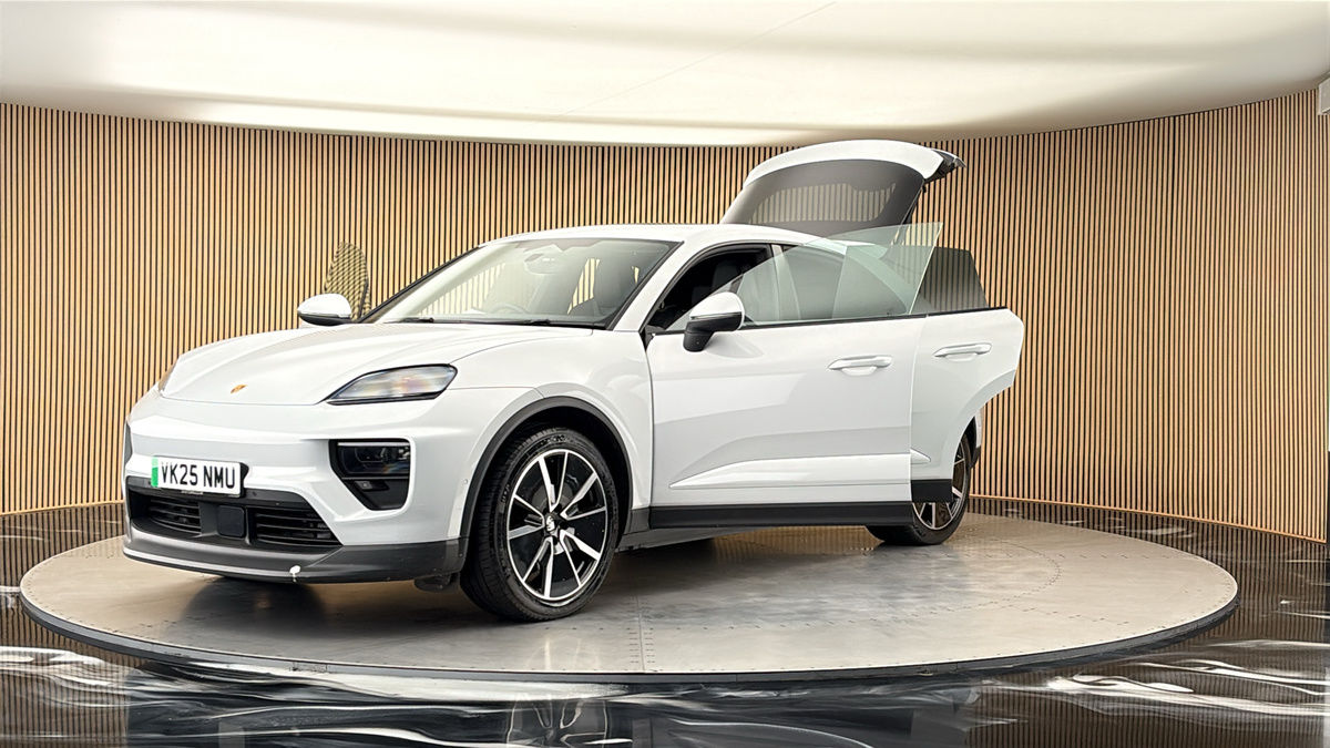 More views of Porsche Macan