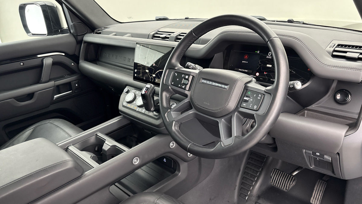 Land Rover Defender 110 Image 5