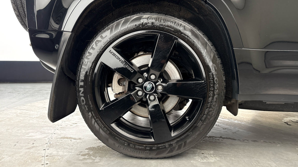 Land Rover Defender 110 Image 10