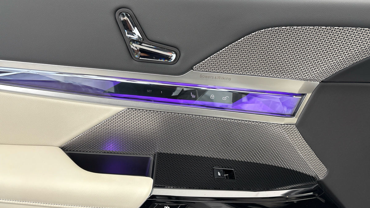 More views of BMW i7