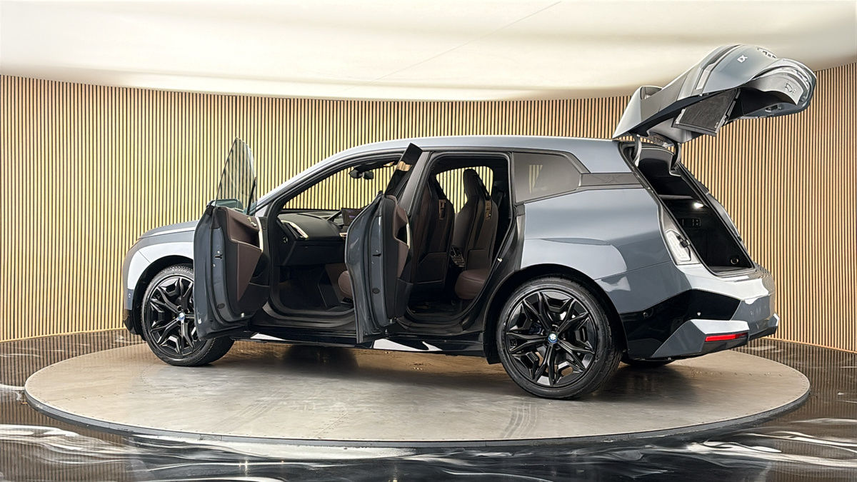 More views of BMW iX