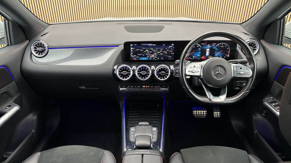 Mercedes-Benz GLA Image 12