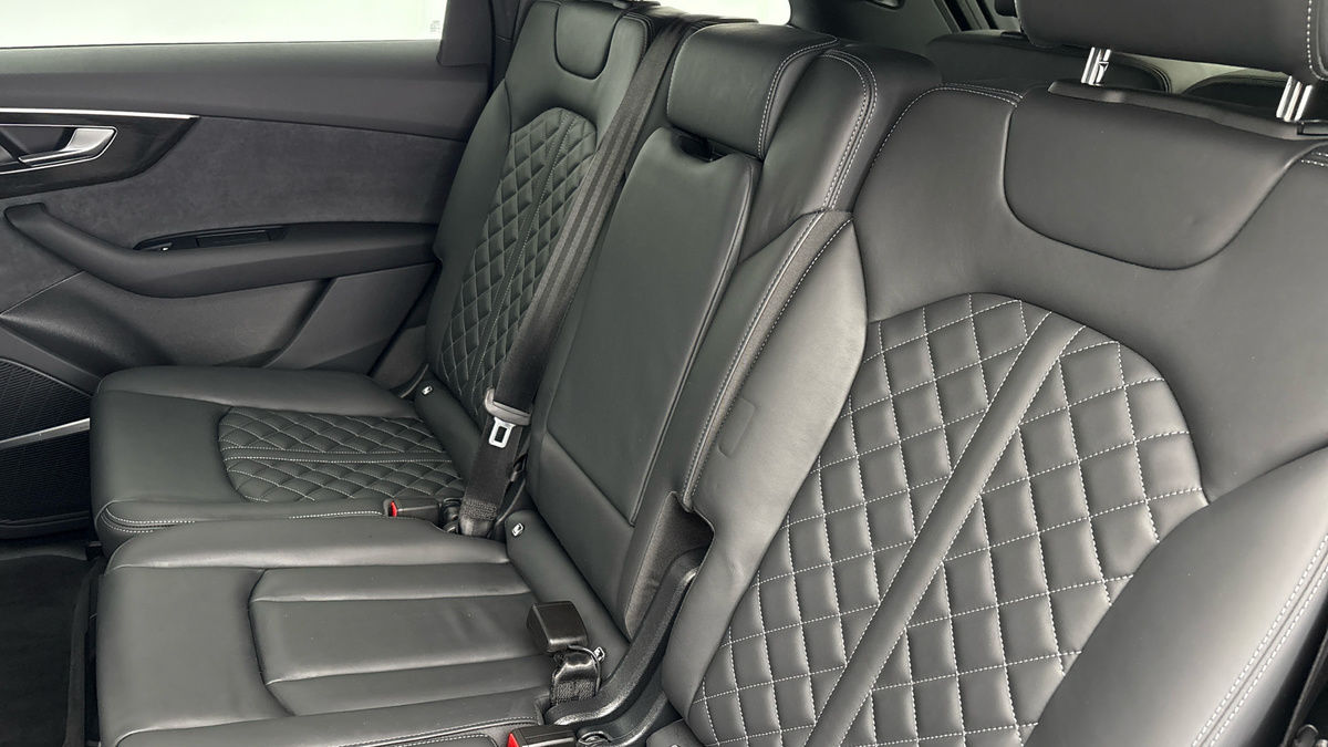 Audi SQ7 Image 8