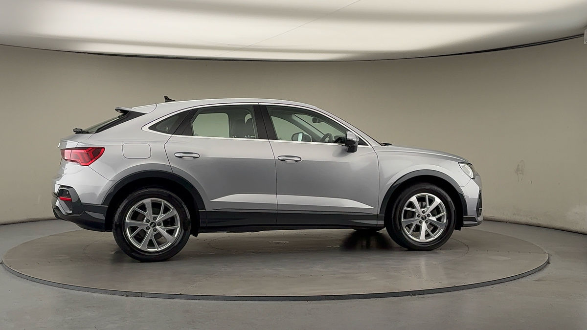 More views of Audi Q3