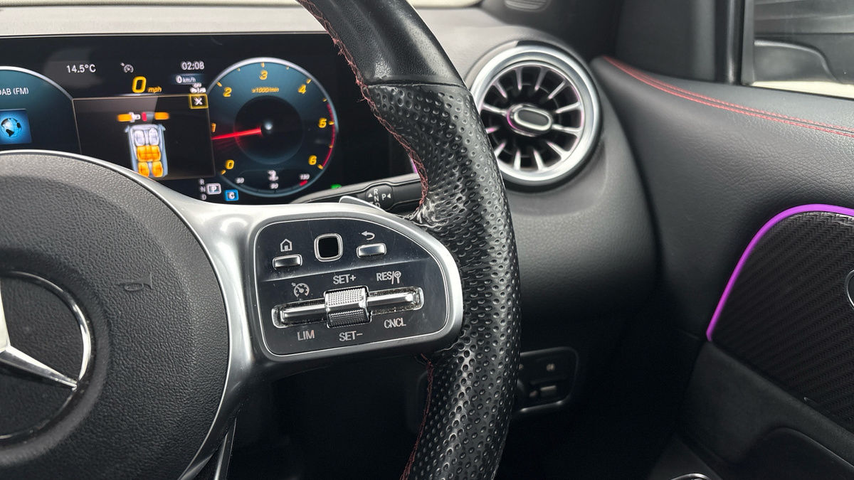 Mercedes-Benz GLB Image 14