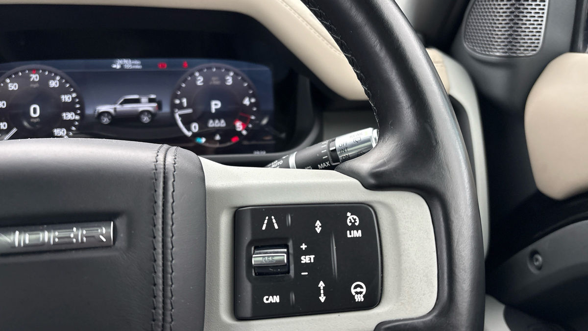 Land Rover Defender 90 Image 14