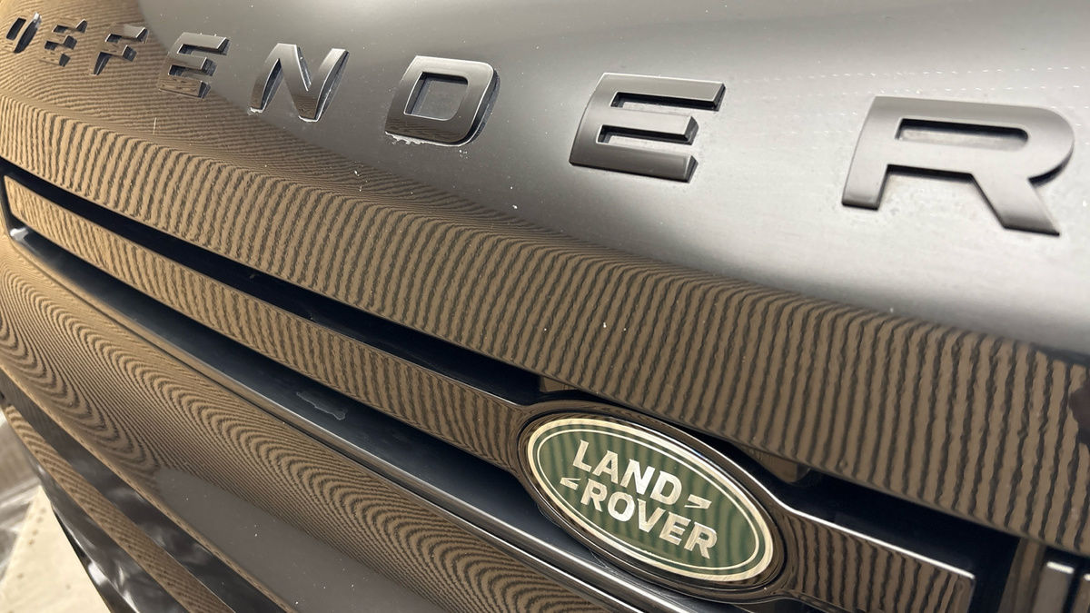 Land Rover Defender 90 Image 24