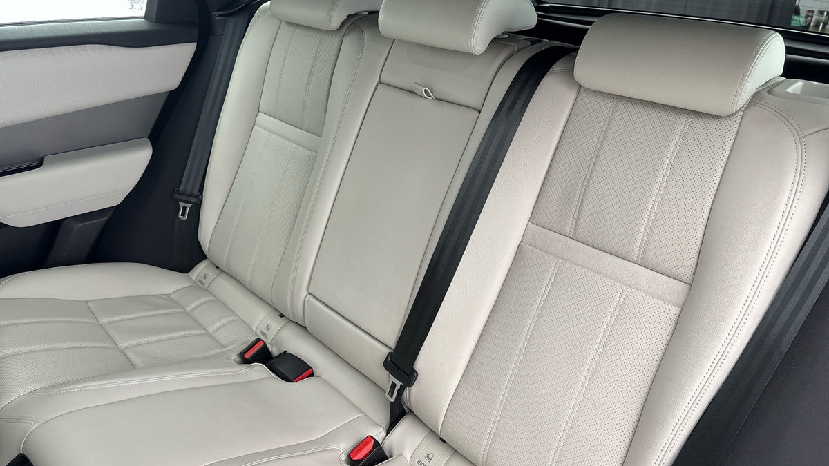 Land Rover Range Rover Velar Image 8