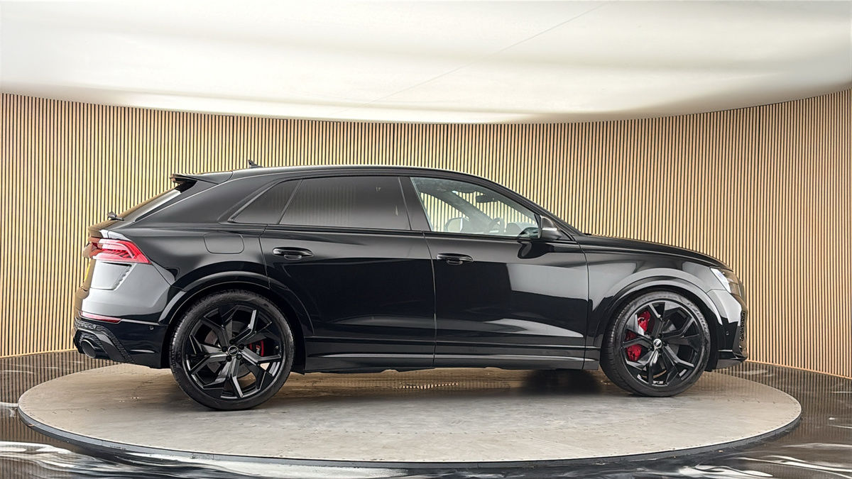 More views of Audi RSQ8