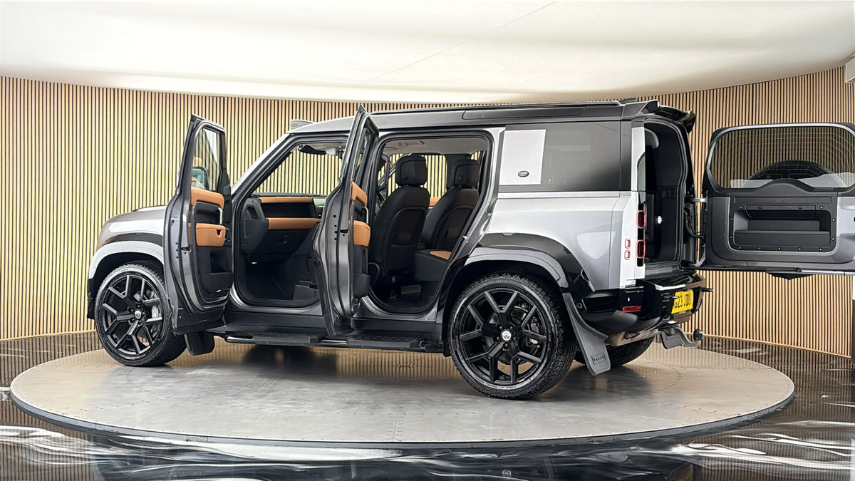 More views of Land Rover Defender 110