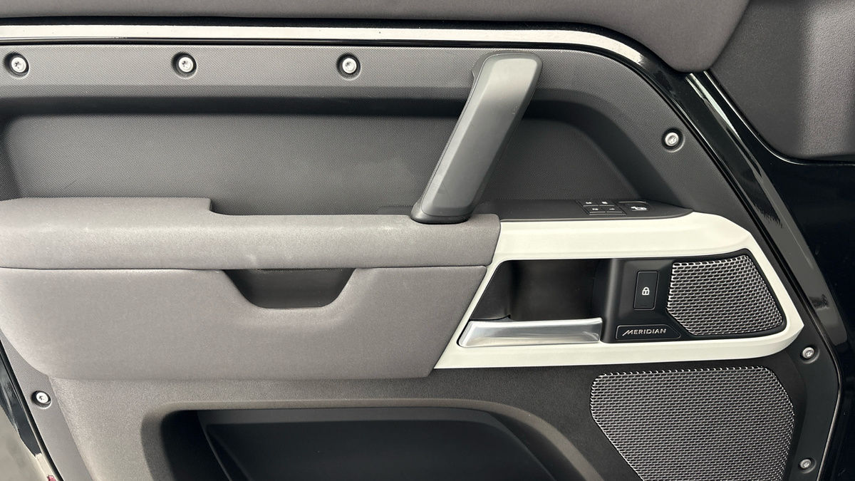 Land Rover Defender 90 Image 19