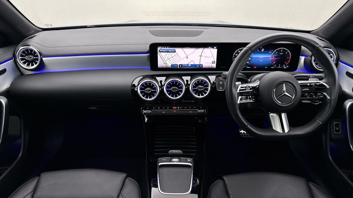 Mercedes-Benz CLA Image 12