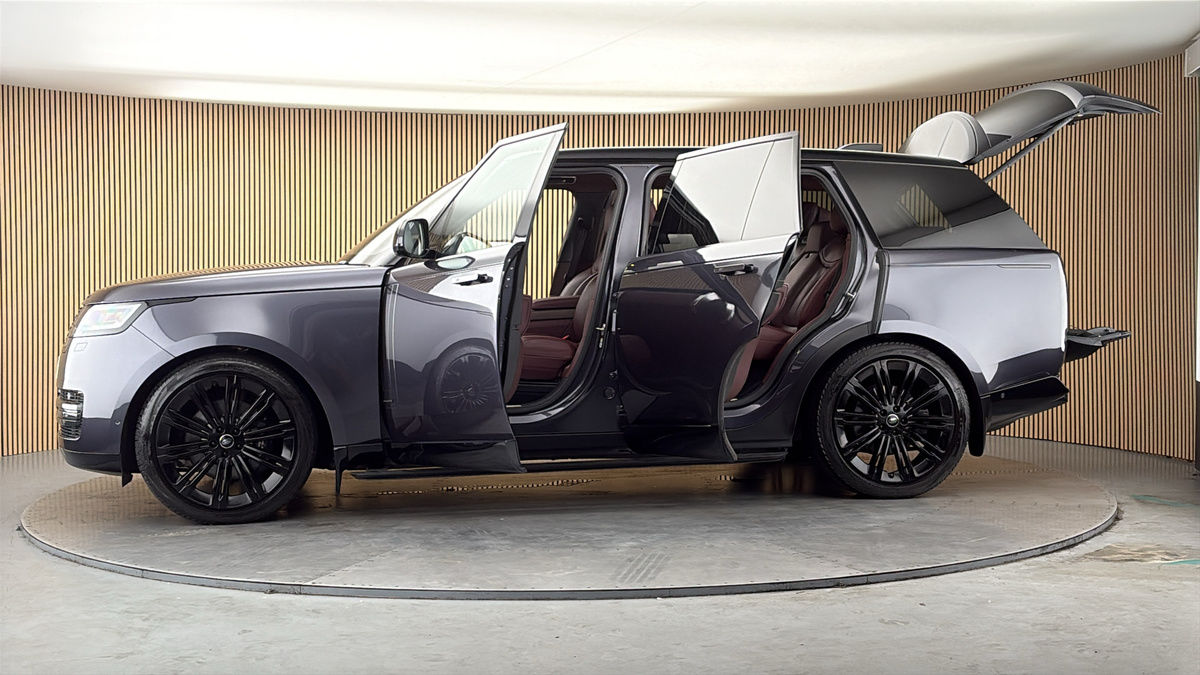 More views of Land Rover Range Rover