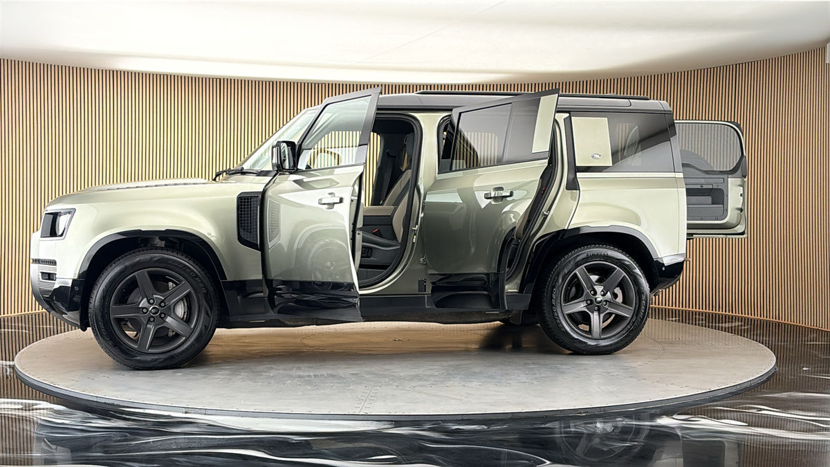 More views of Land Rover Defender 110