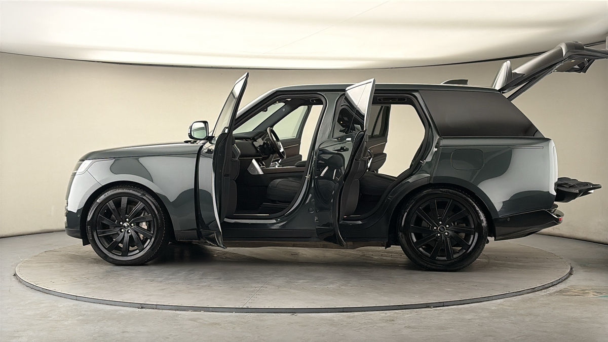 More views of Land Rover Range Rover