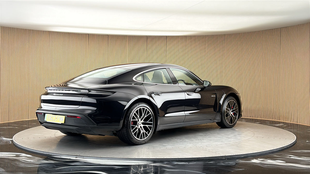 Porsche Taycan Image 21