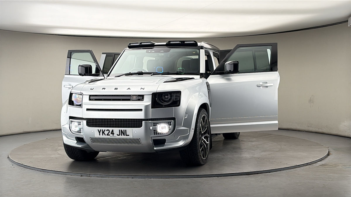 More views of Land Rover Defender 110