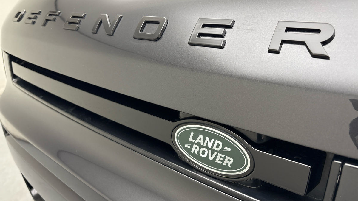 Land Rover Defender 110 Image 47