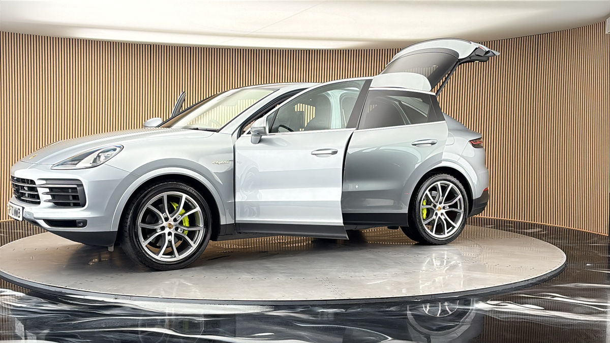 More views of Porsche Cayenne